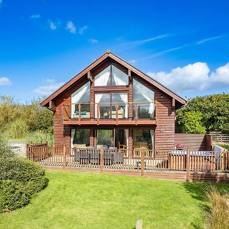 Skylark Sleeps 8 Private Hot Tub & Dogs Welcome Nr Padstow, Resort Pool Bar & Watersports St Columb Major Extérieur photo