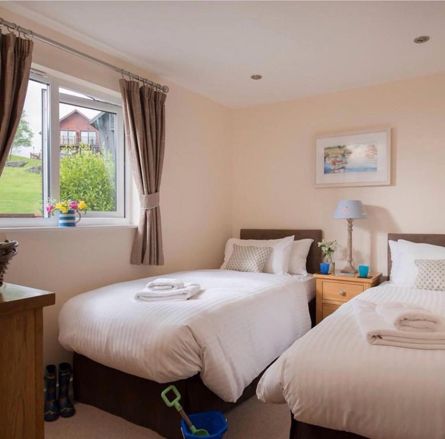 Skylark Sleeps 8 Private Hot Tub & Dogs Welcome Nr Padstow, Resort Pool Bar & Watersports St Columb Major Extérieur photo