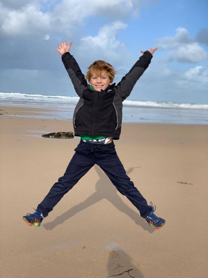 Skylark Sleeps 8 Private Hot Tub & Dogs Welcome Nr Padstow, Resort Pool Bar & Watersports St Columb Major Extérieur photo