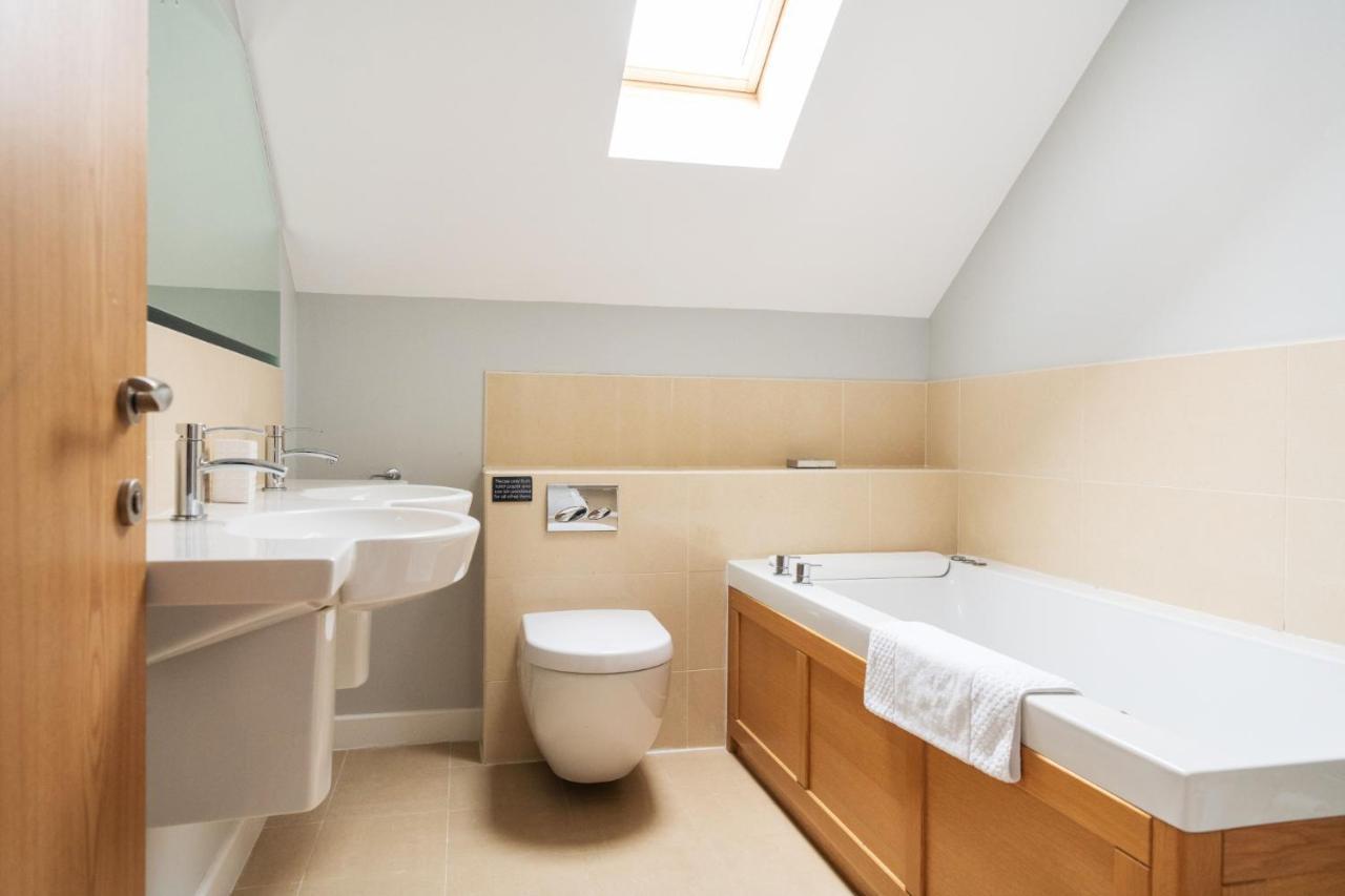 Skylark Sleeps 8 Private Hot Tub & Dogs Welcome Nr Padstow, Resort Pool Bar & Watersports St Columb Major Extérieur photo