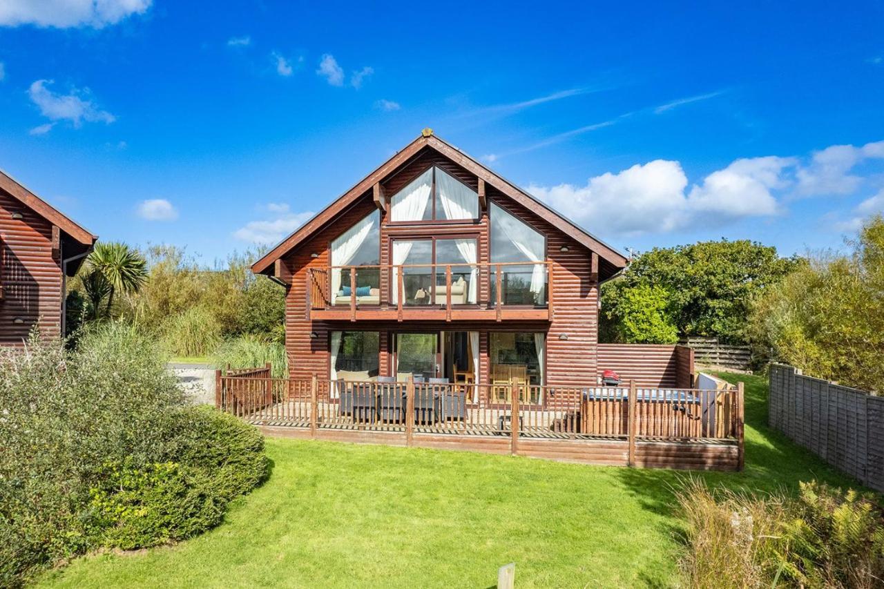 Skylark Sleeps 8 Private Hot Tub & Dogs Welcome Nr Padstow, Resort Pool Bar & Watersports St Columb Major Extérieur photo