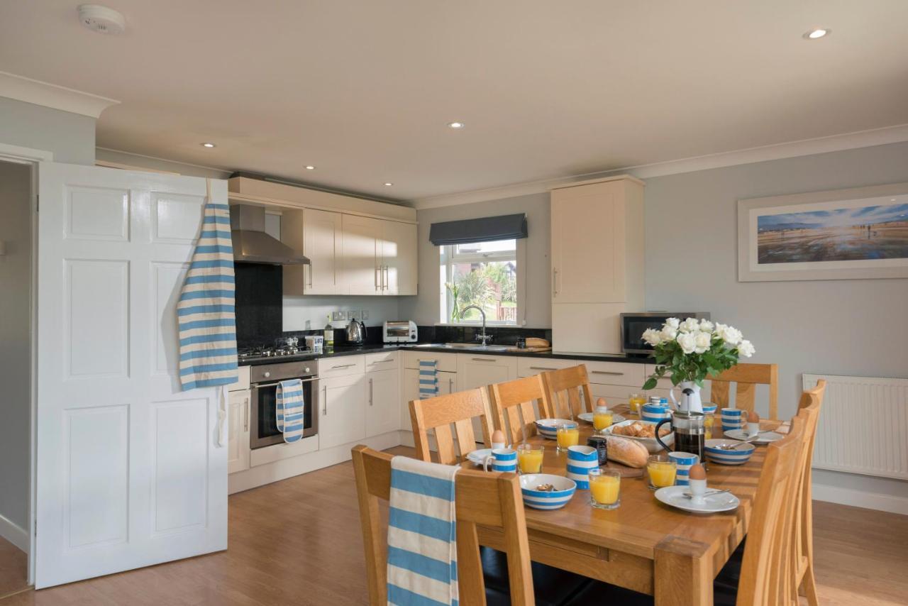 Skylark Sleeps 8 Private Hot Tub & Dogs Welcome Nr Padstow, Resort Pool Bar & Watersports St Columb Major Extérieur photo