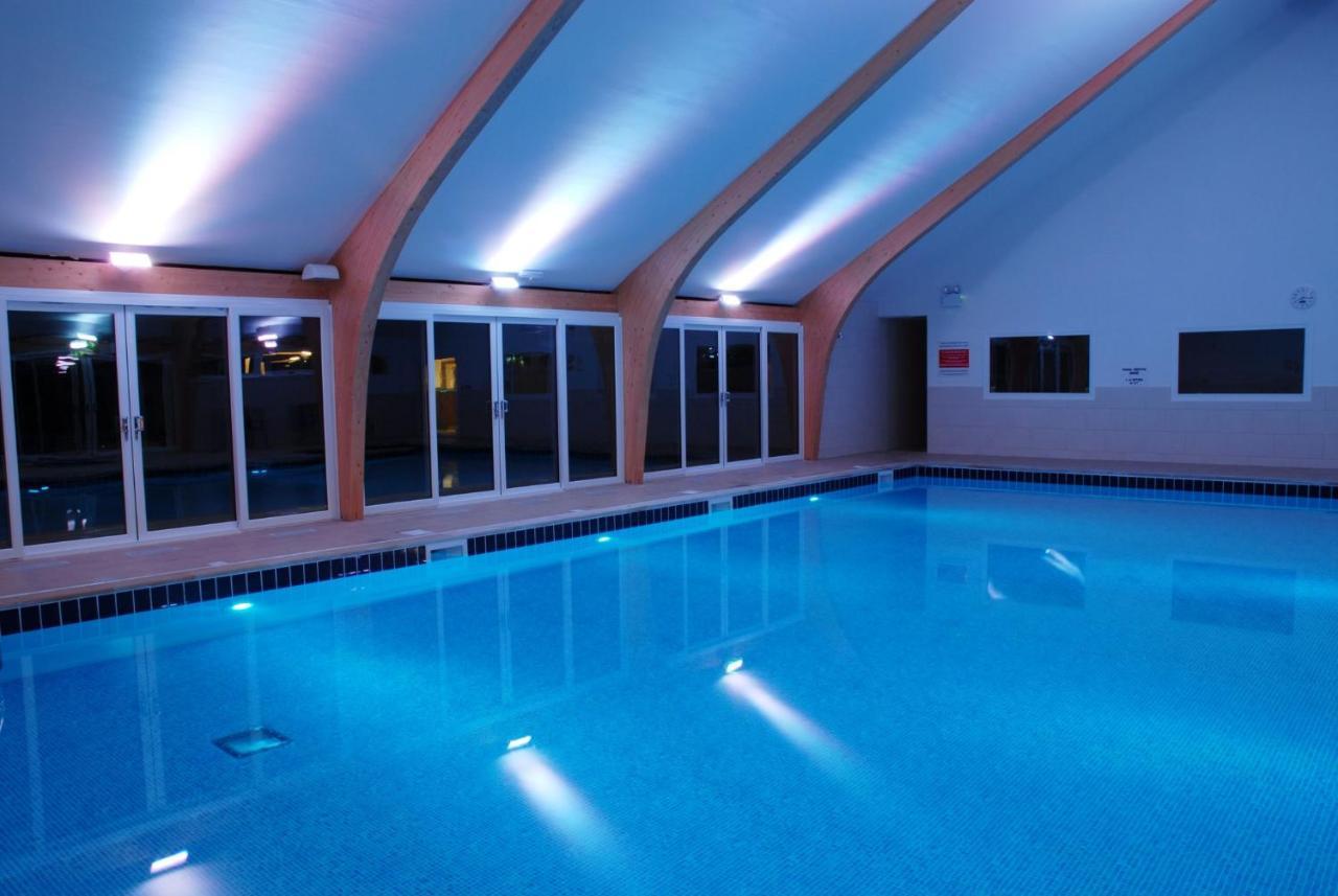 Skylark Sleeps 8 Private Hot Tub & Dogs Welcome Nr Padstow, Resort Pool Bar & Watersports St Columb Major Extérieur photo