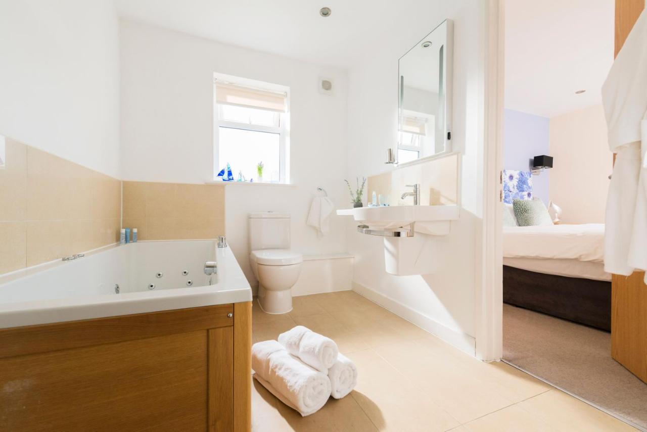 Skylark Sleeps 8 Private Hot Tub & Dogs Welcome Nr Padstow, Resort Pool Bar & Watersports St Columb Major Extérieur photo