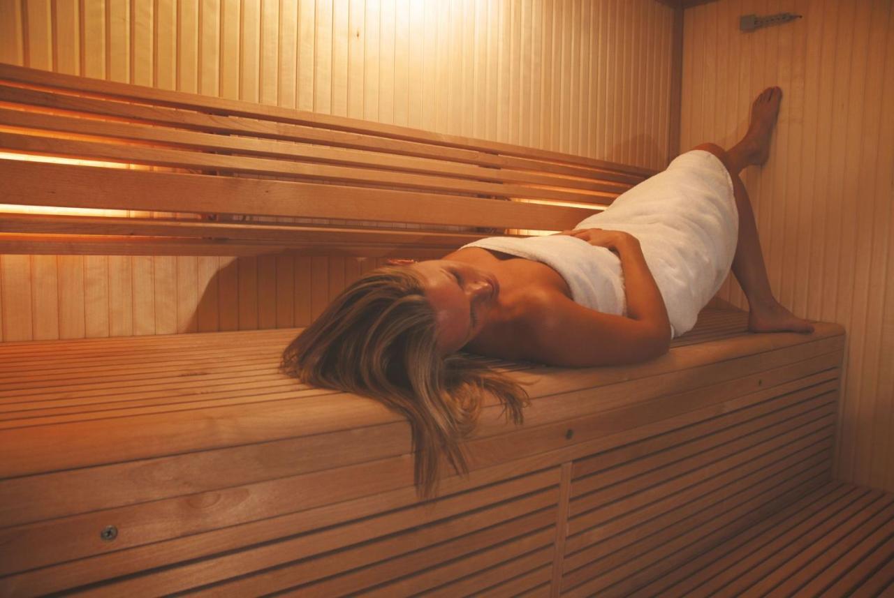 Skylark Sleeps 8 Private Hot Tub & Dogs Welcome Nr Padstow, Resort Pool Bar & Watersports St Columb Major Extérieur photo