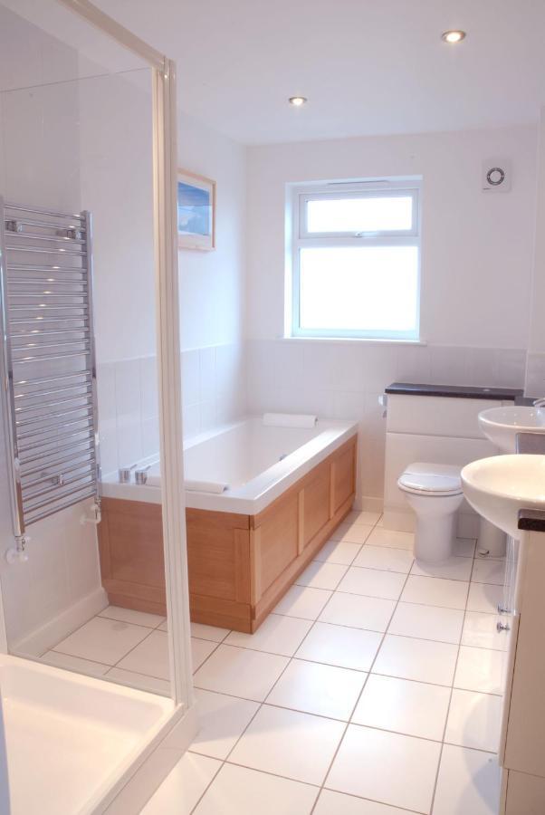 Skylark Sleeps 8 Private Hot Tub & Dogs Welcome Nr Padstow, Resort Pool Bar & Watersports St Columb Major Extérieur photo