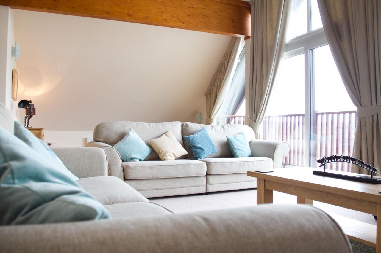 Skylark Sleeps 8 Private Hot Tub & Dogs Welcome Nr Padstow, Resort Pool Bar & Watersports St Columb Major Extérieur photo